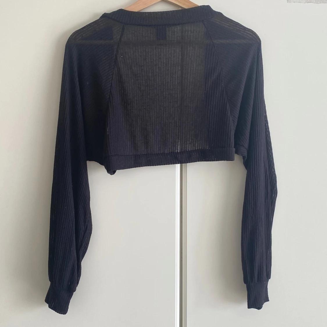 2 croppade koftor från Dazy, svart & beige - 2