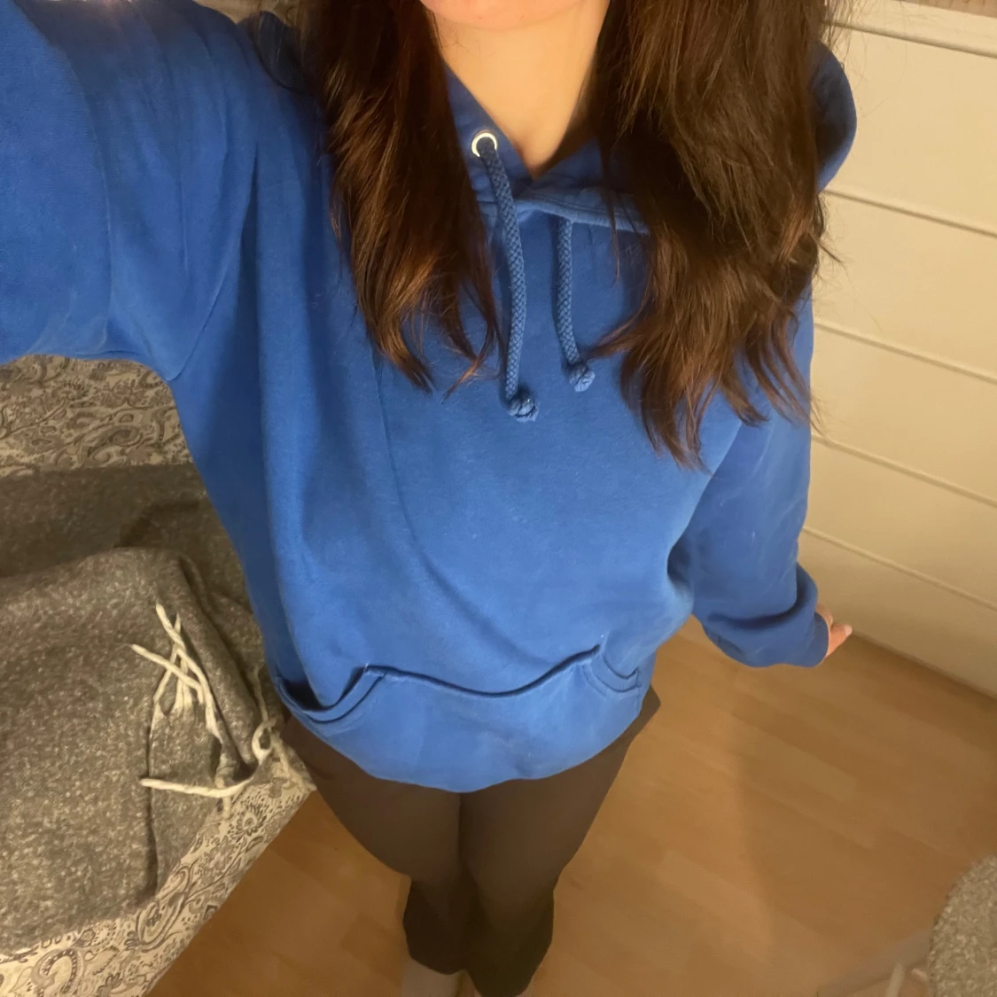 Blå hoodie från bikbok - 1