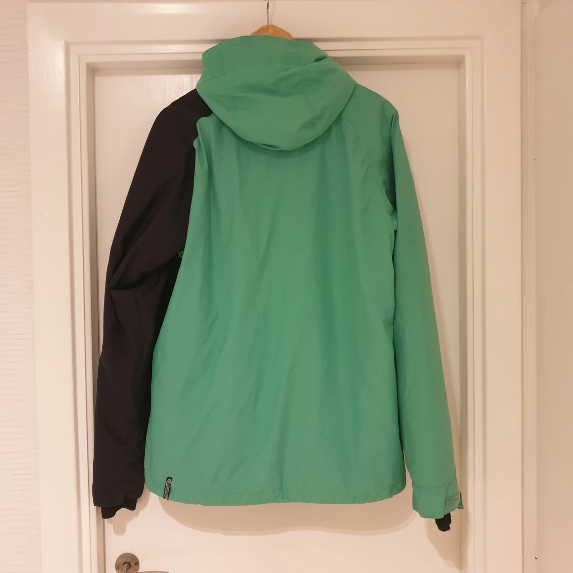 Grön och svart Snowboardjacka från Nitro - 1