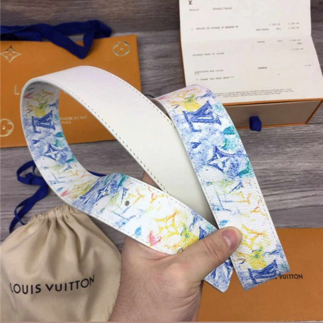 Louis Vuitton vit bälte med färgglatt mönster