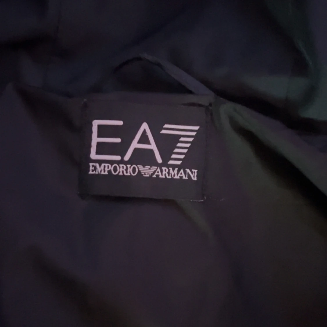 Mörkblå pufferjacka från EA7 Armani - 3