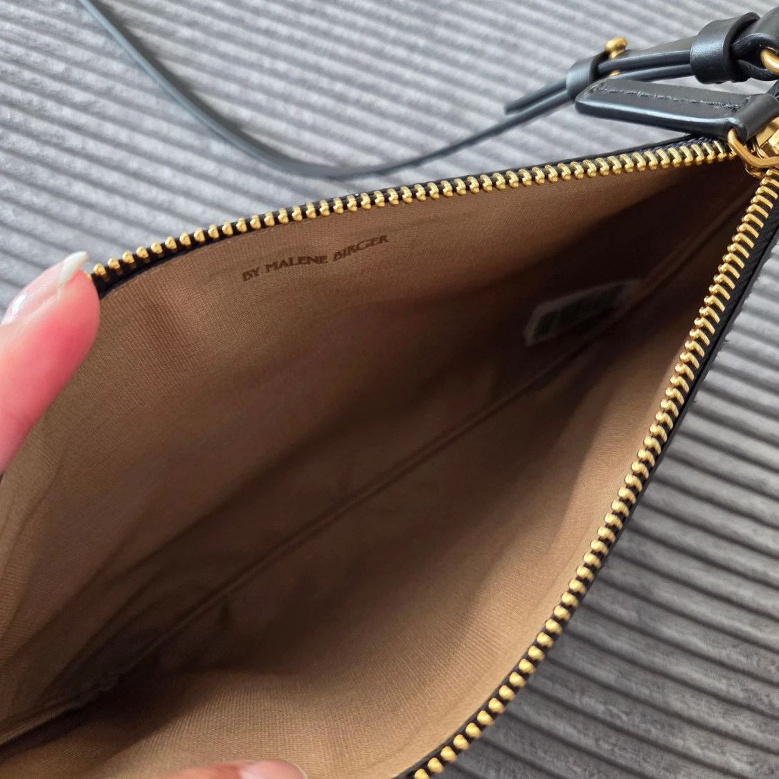 Svart axelväska från By Malene Birger - 4