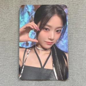 Hyunjin Loossemble photocard  - Hyunjin loossemble photocard från sensitive albumet. Kortet är i perfekt skick. Dm om du vill ha mer bilder :3 