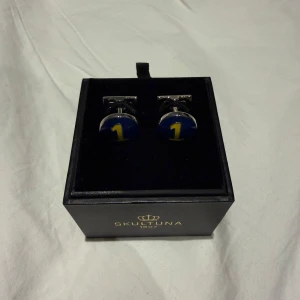 Skultuna manchettknappar - Manchettknappar från skultuna. Aldrig använda.