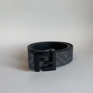 Fendi bälte - Säljer nu ett helt nytt Fendi bälte, för fler info det är bara att kontakta!💫