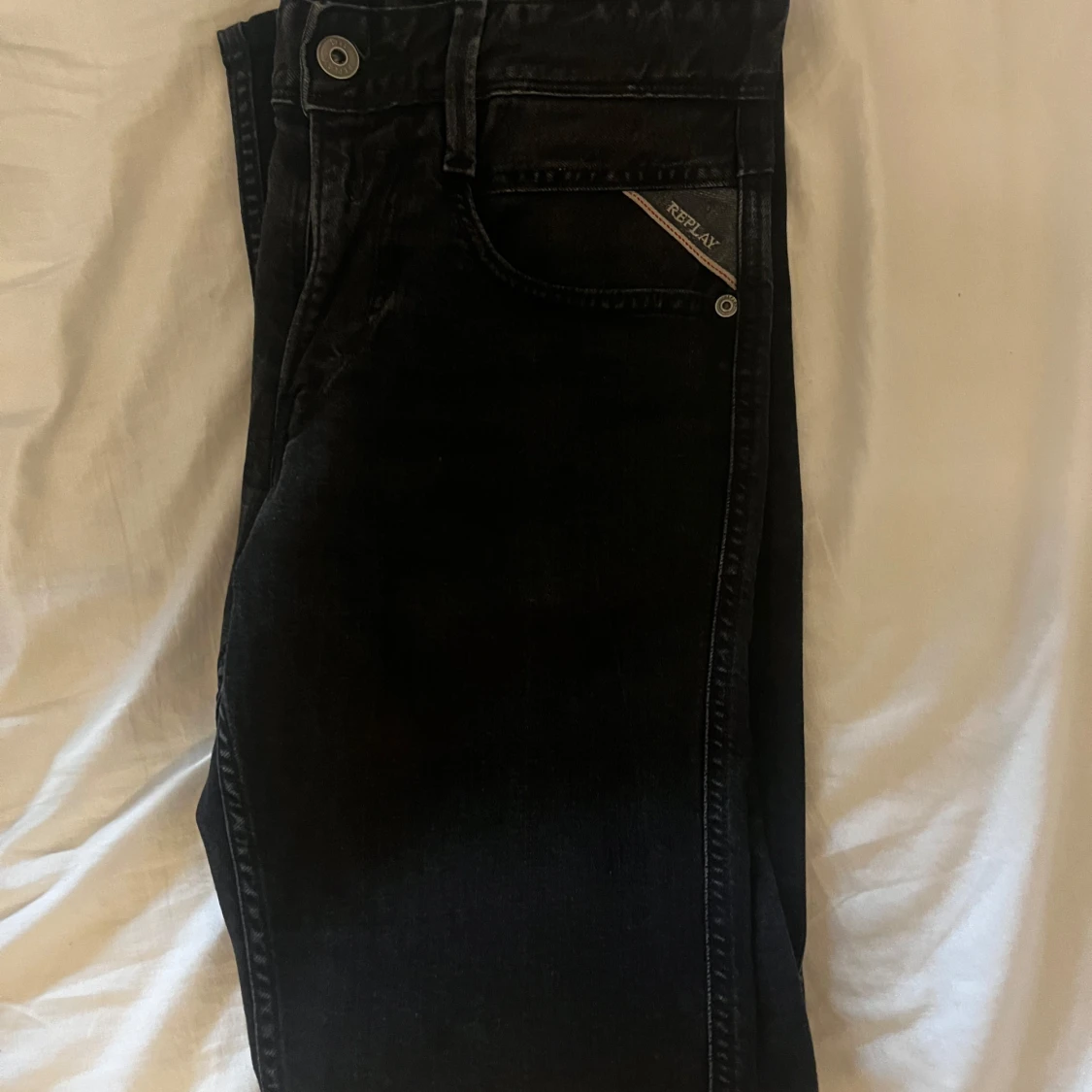 Svarta Replay jeans, midja 28/32 - 1