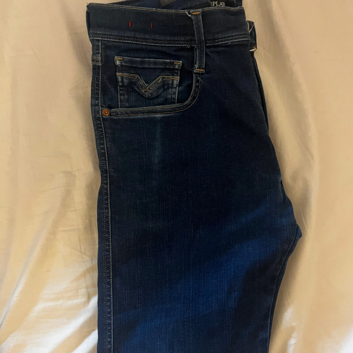 Mörkblå Replay jeans, modell Waitom - 1