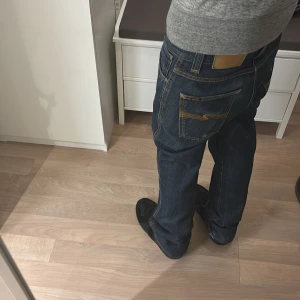 Selvege Nudie Jeans  - Feta nudie jeans selvedge, de har inte blivit tvättade så de formar fortfarande. Straight fit