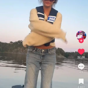 Weekday jeans - Säljer dessa as snygga jeans från weekday i modellen low arrow straight i storlek 25/34 då det inte passar💕