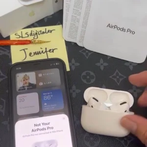 AirPods 2 PRO - Jag säljer mina AirPods 2 PRO eftersom jag har fått nya. Du får airpodsen boxen och tillbehören. Bra pris och snabb frakt. För flera bilder kontakta mig