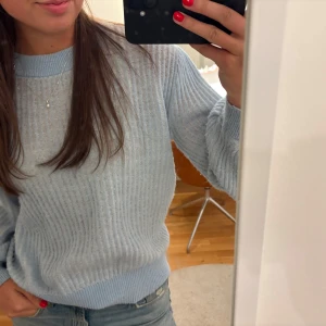 Blå stickad tröja  - Jätte snygg tröja 