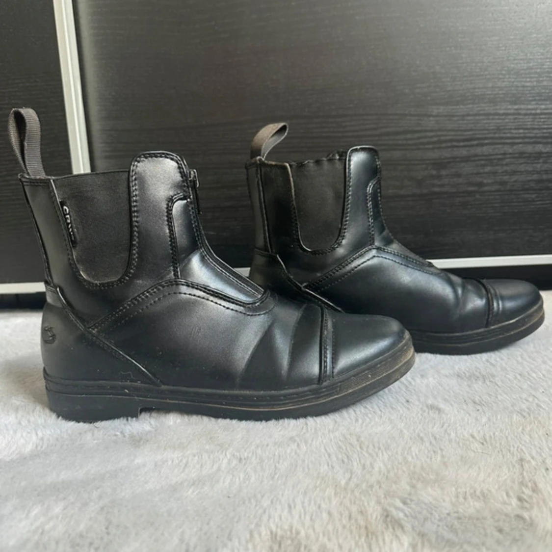 Svarta ridskor med dragkedja - 1