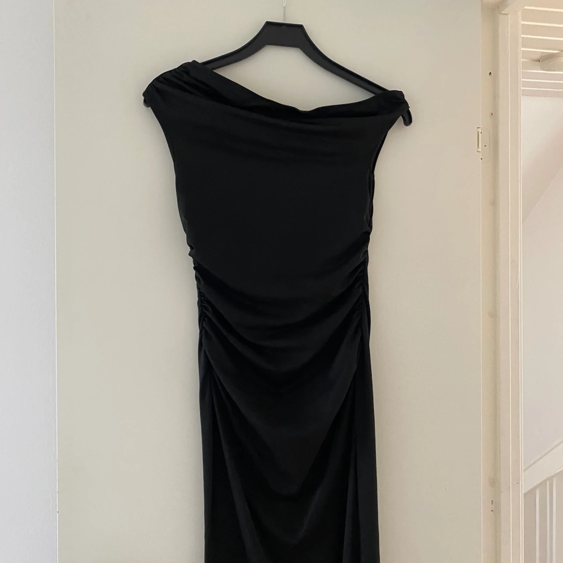 Svart långklänning från SHEIN - 1