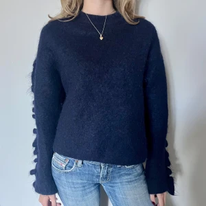 Stickad volang tröja  - Så söt tröja med volanger på armarna!🌟🩷