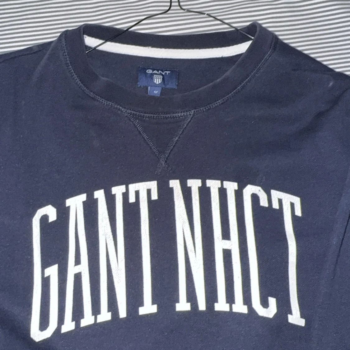 Mörkblå sweatshirt från GANT - 1
