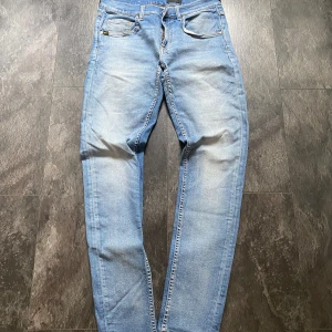 Tiger of Sweden Jeans  - Hej! Säljer ett par ljusblå jeans från Tiger of Sweden i modellen ”Slim”. Jeansen är storlek 31/32, passform slim och i mycket bra skick! Hör av dig vid intresse eller frågor!