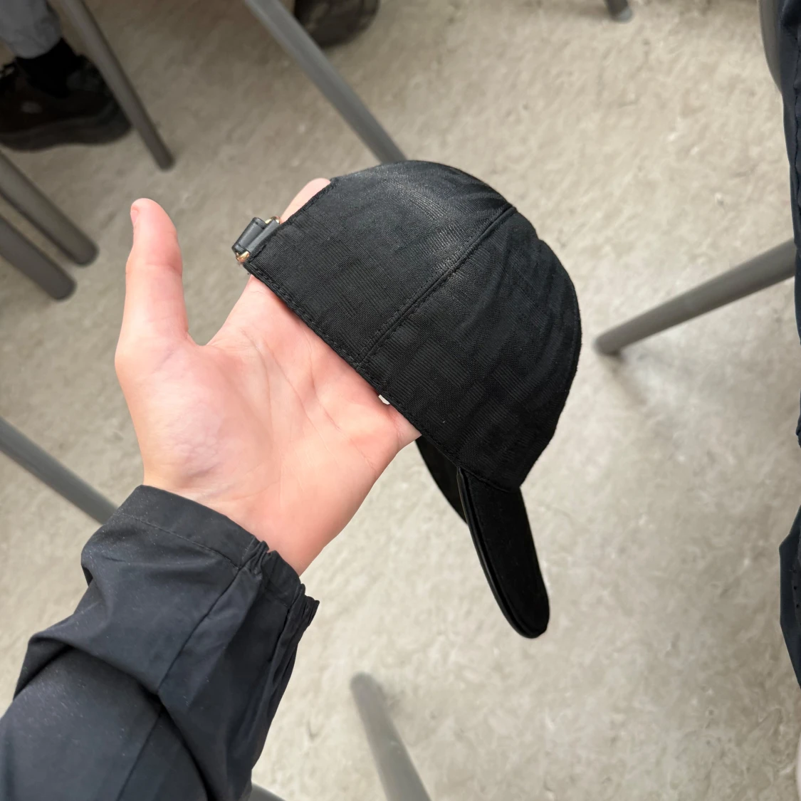 Svart Fendi keps med FF-mönster