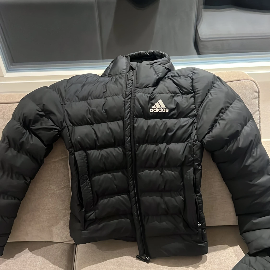 Adidas puffer jacka 