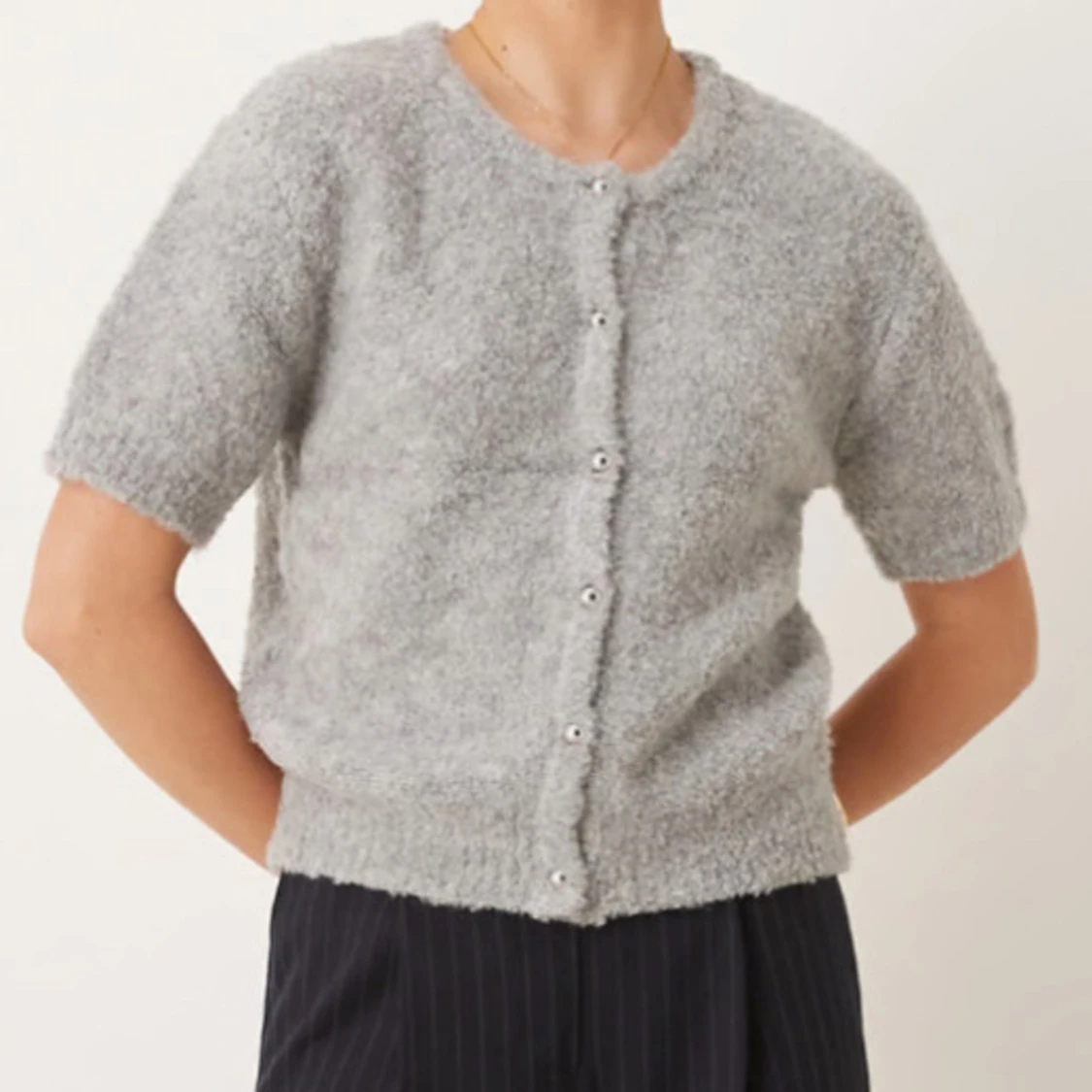 Grå stickad kofta med pärlknappar - 3