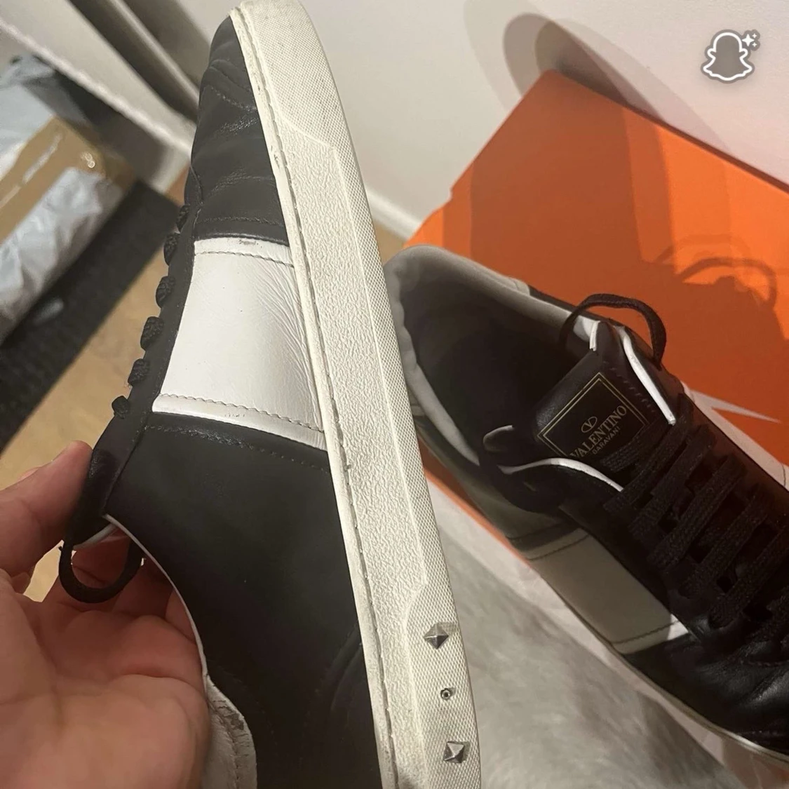 Valentino Garavani svartvita sneakers - 1