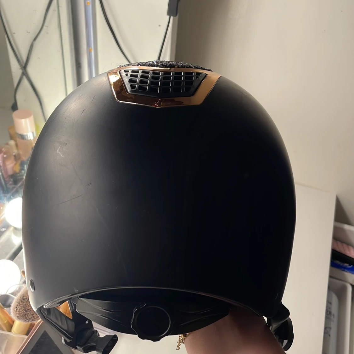 Svart glittrig ridhjälm CRW - 1