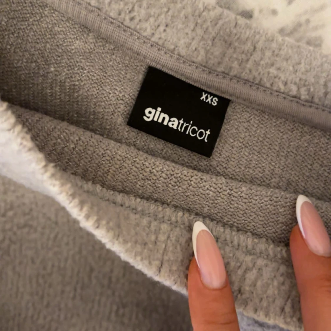 Grå långärmad tröja från Gina Tricot - 1
