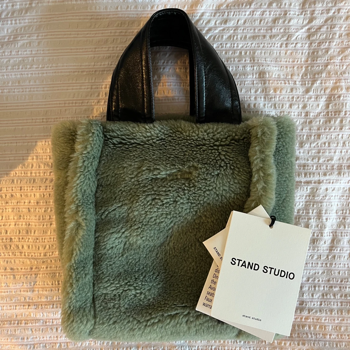 Grön pälsväska från Stand Studio