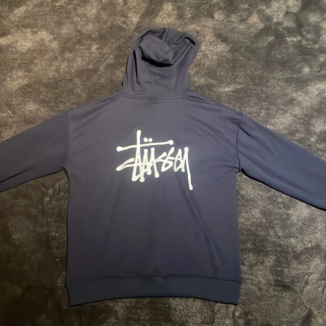 Mörkblå Stüssy hoodie med logga - 2