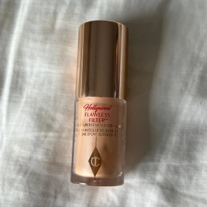 Charlotte tillbury flawless filter  - Säljer denna mini / travelsize Charlotte tillbury som tyvärr inte använts längre 💋använd ca 2 ggr och har ca 60% kvar i sig om jag gissar. Färgen heter ”Fair 3”  obs! Jag reser bort 2/10 så köp innan dess 