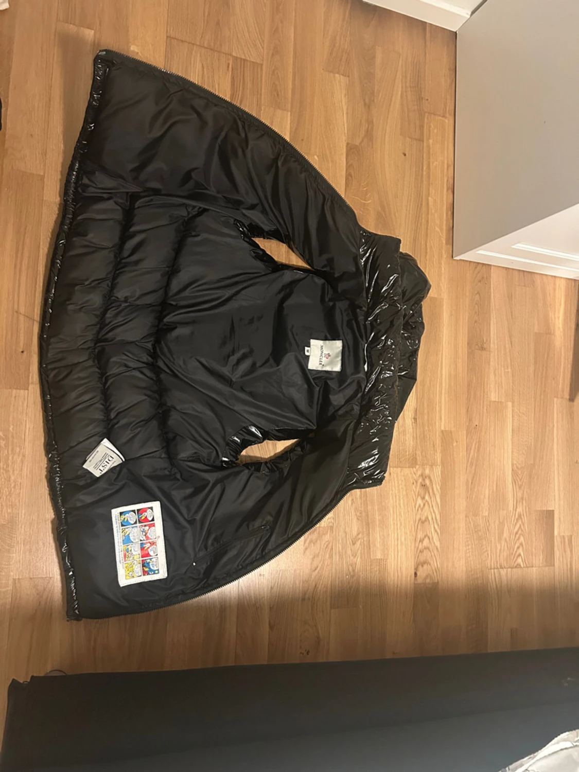 Svart dunväst från Moncler med huva - 2