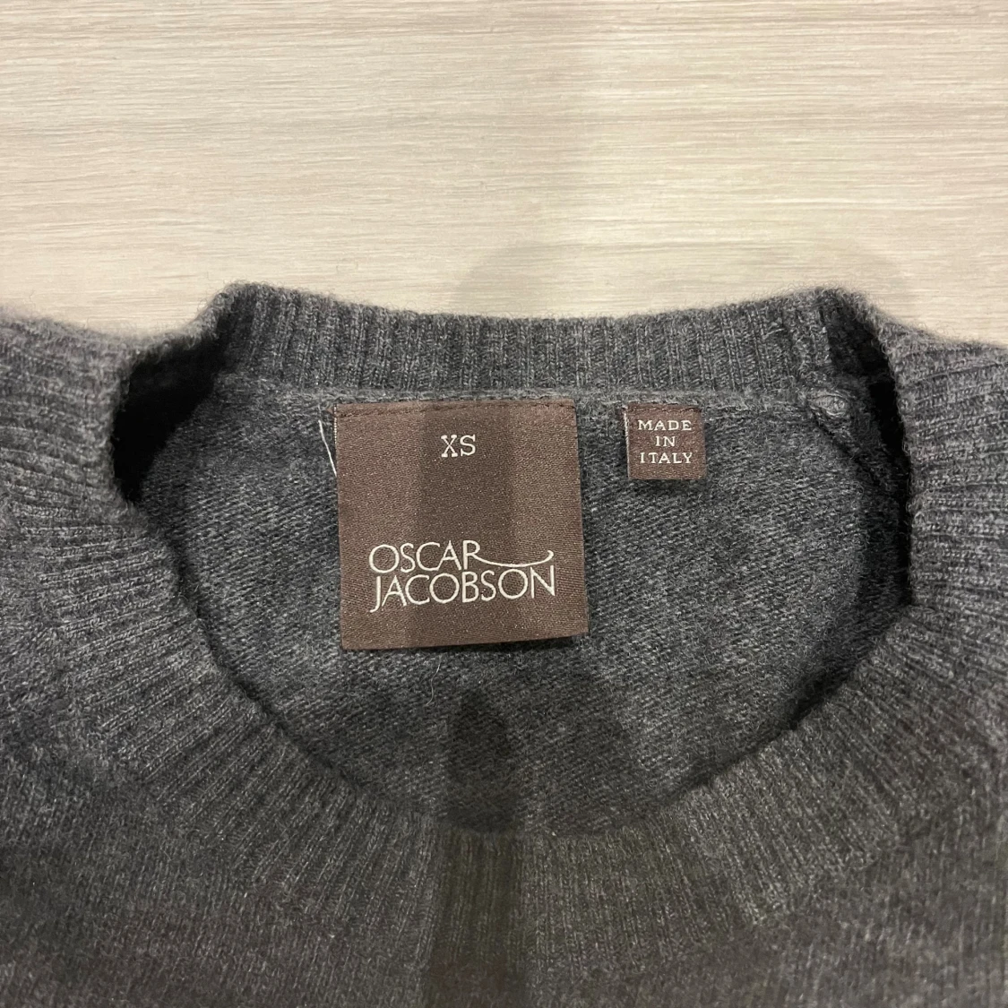 Mörkgrå stickad tröja Oscar Jacobson - 1