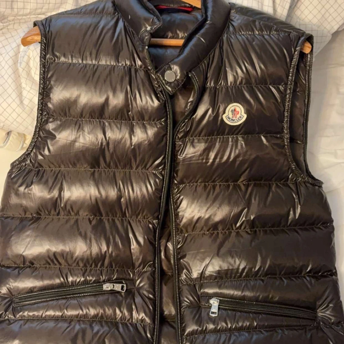 Grön Gui väst från Moncler