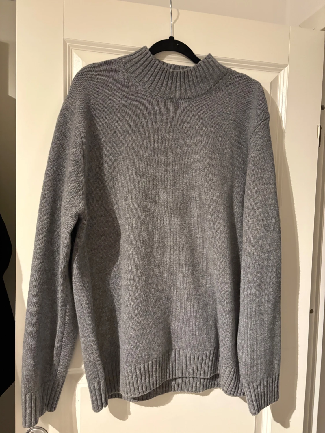 Grå stickad tröja från Sandö - 1