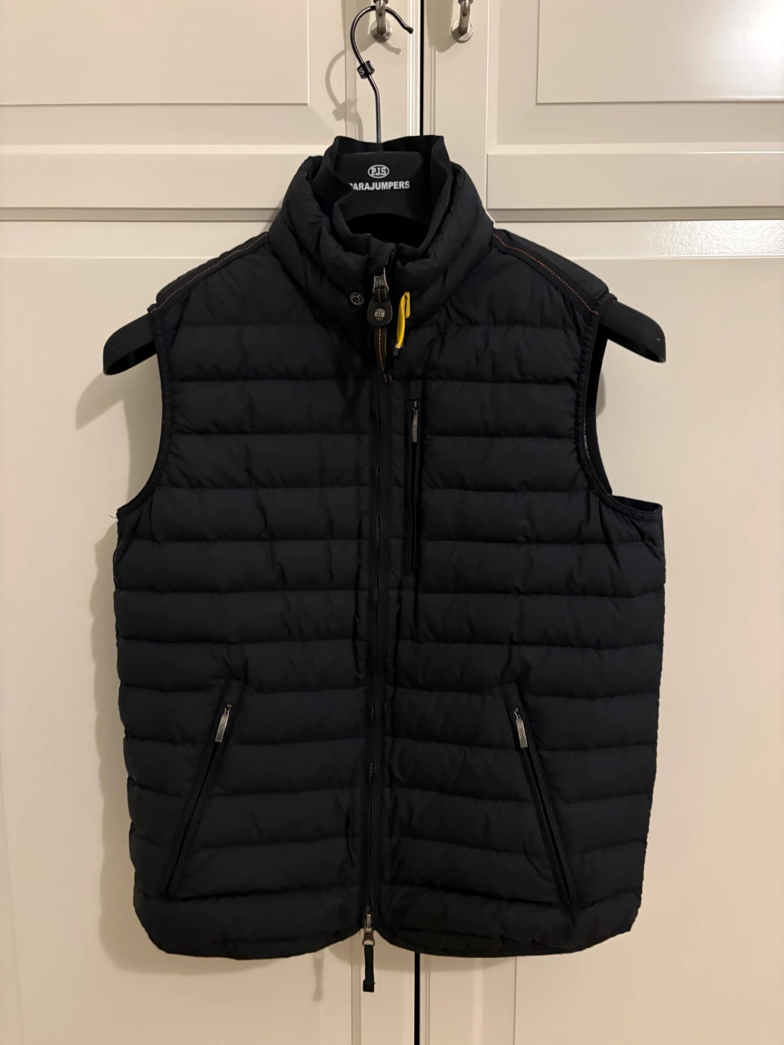 Svart dunväst från Parajumpers