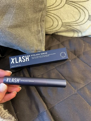 Xlash Eyelash Serum 3ml - Xlash Eyelash Serum i snygg mörkblå tub, 3 ml. Endast använd 2 gånger 