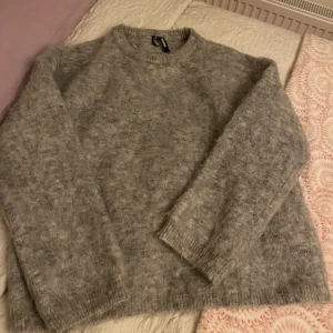 Mohair tröja  - Mohair tröja från Bik bok oanvänd stl xs passar s också 