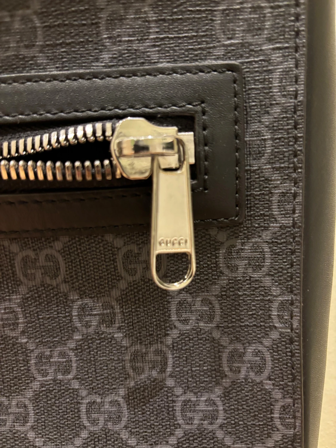 Gucci gg Black Small Messenger Bag - 1
