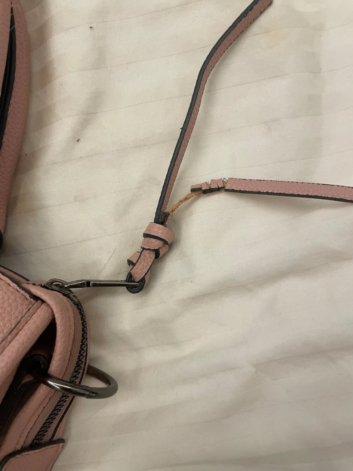 Rosa väska med nitar - 2