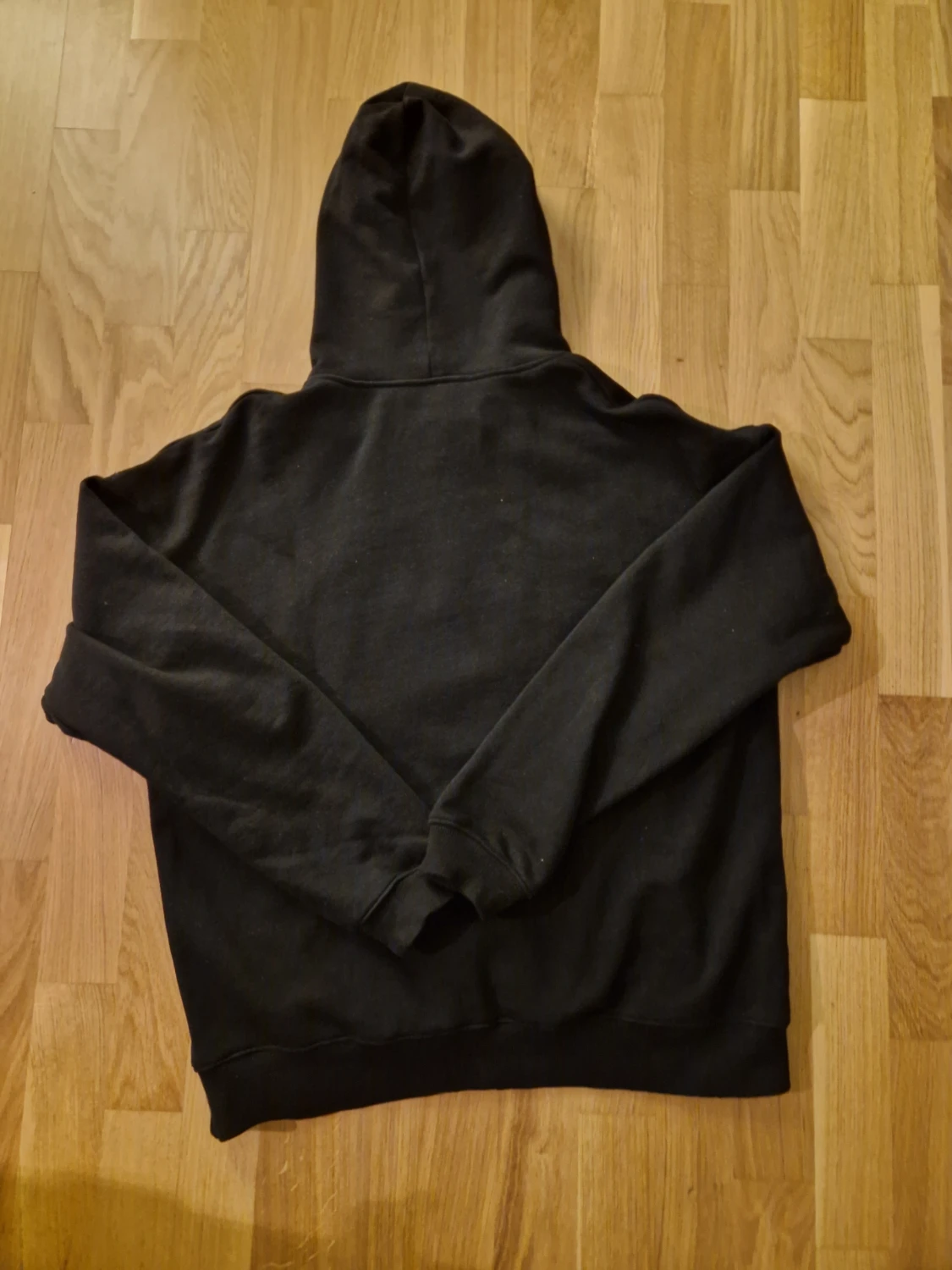 Svart Spider hoodie med spindelnätsprint - 3