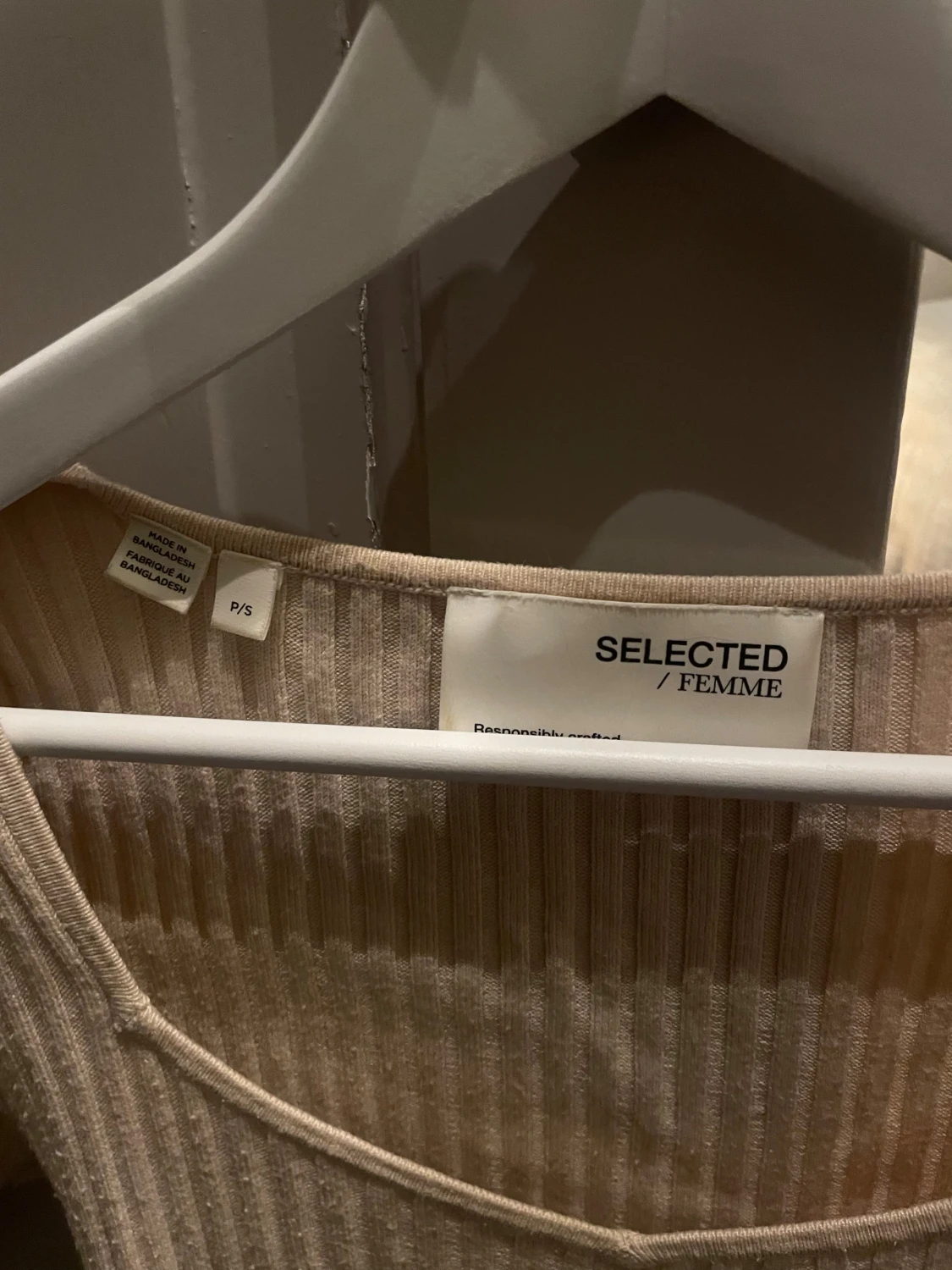 Beige ribbad topp från Selected Femme - 1