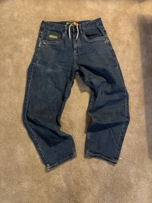 Empire  - Ett par Empire brallor är ganska använda