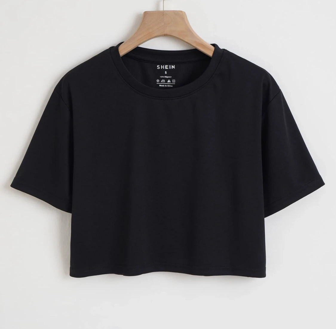 Svart croppad topp  - 1