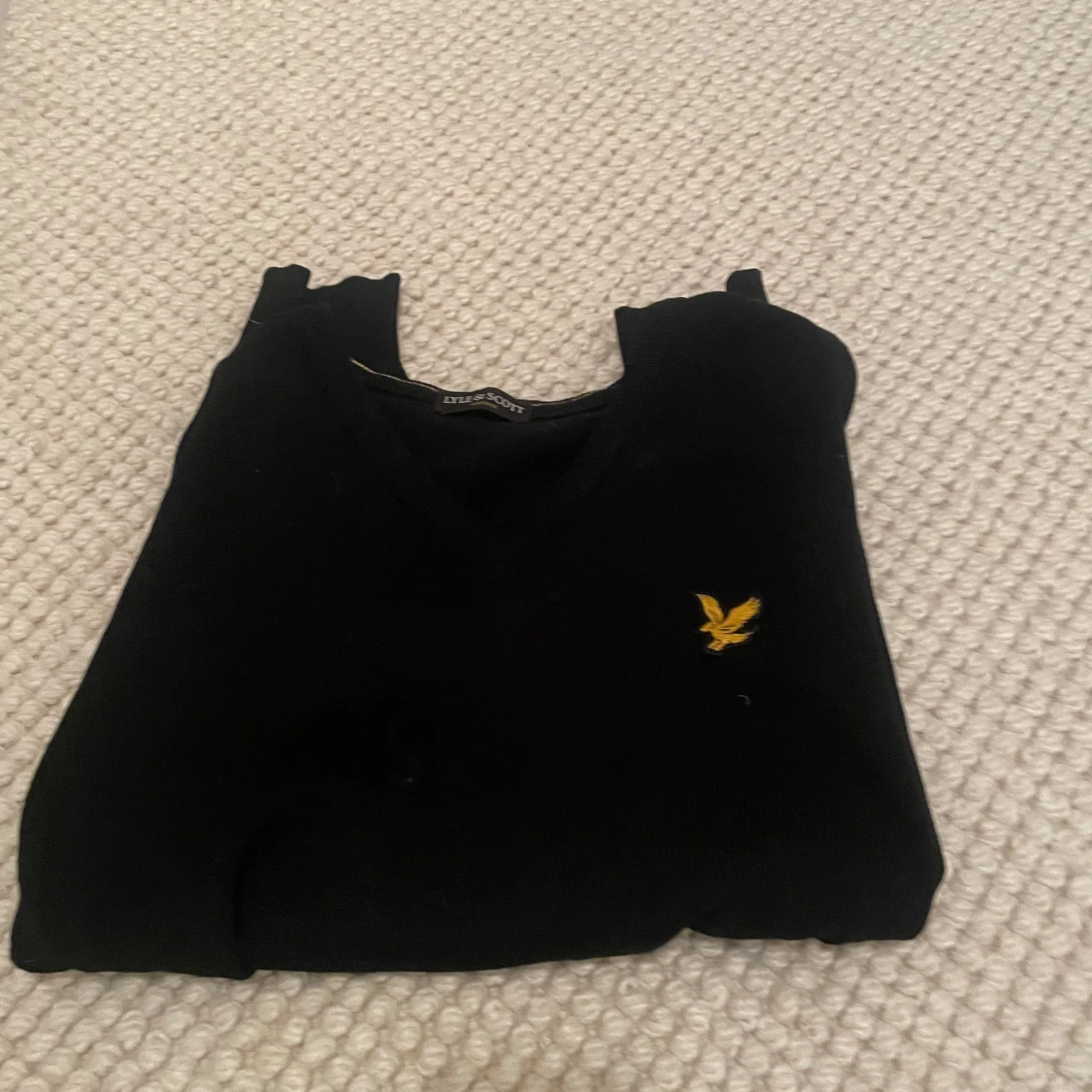 Svart v-ringad tröja från Lyle & Scott - 1