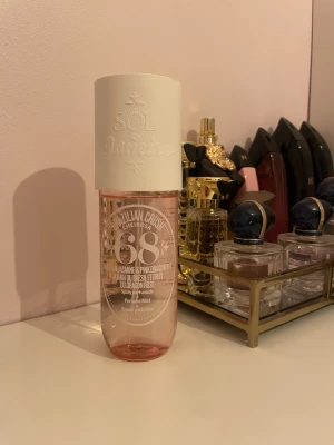 Brazilian Crush Cheirosa 68 Mist - Perfume mist med brasiliansk jasmin och pink dragonfruit. Fräsch och trendig doft, enkel att ta med och använda när du vill. 240ml lite använd se bild 2
