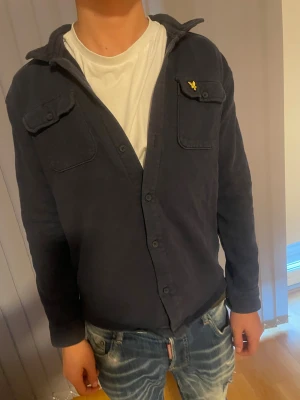 lyle and scott jacka  - Supersnygg tunnare jacka med knappar från Pier one!! Tyvärr blivit för liten 