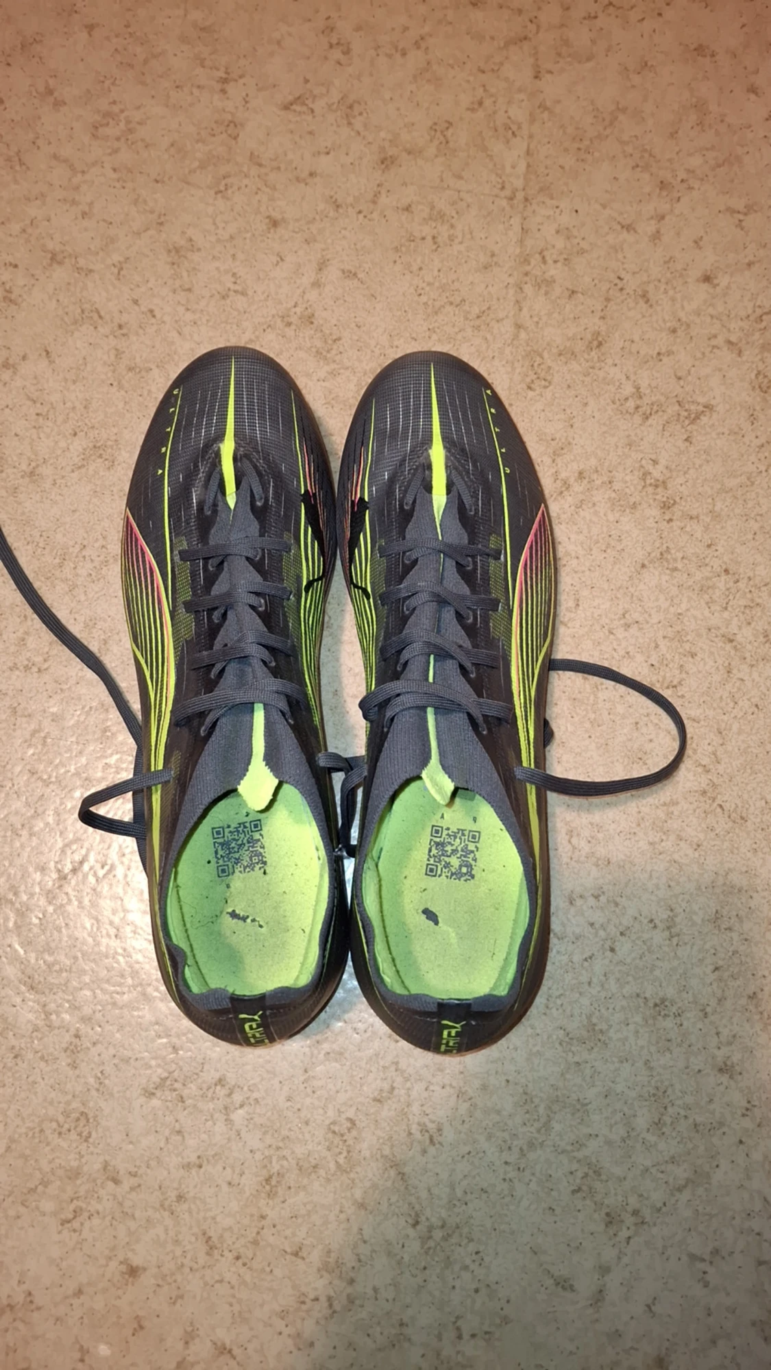 Puma Ultra svarta och neon fotbollsskor - 1