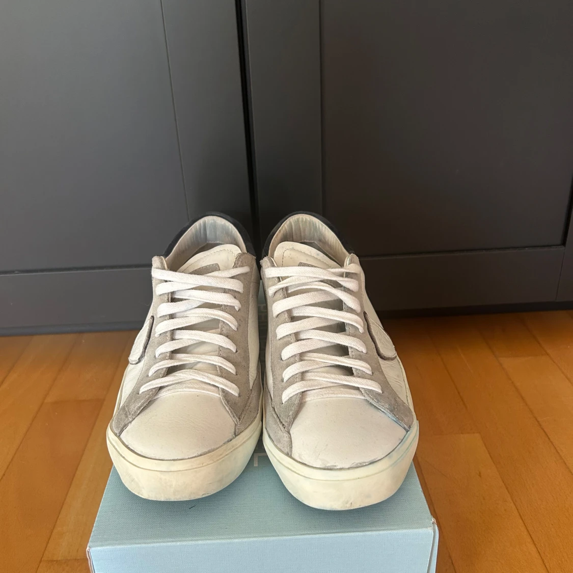 Philippe Model vita sneakers i skinn - 1