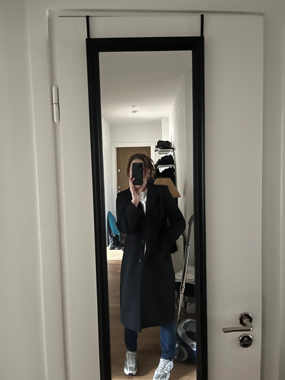 Svart lång kappa med knappar - 2