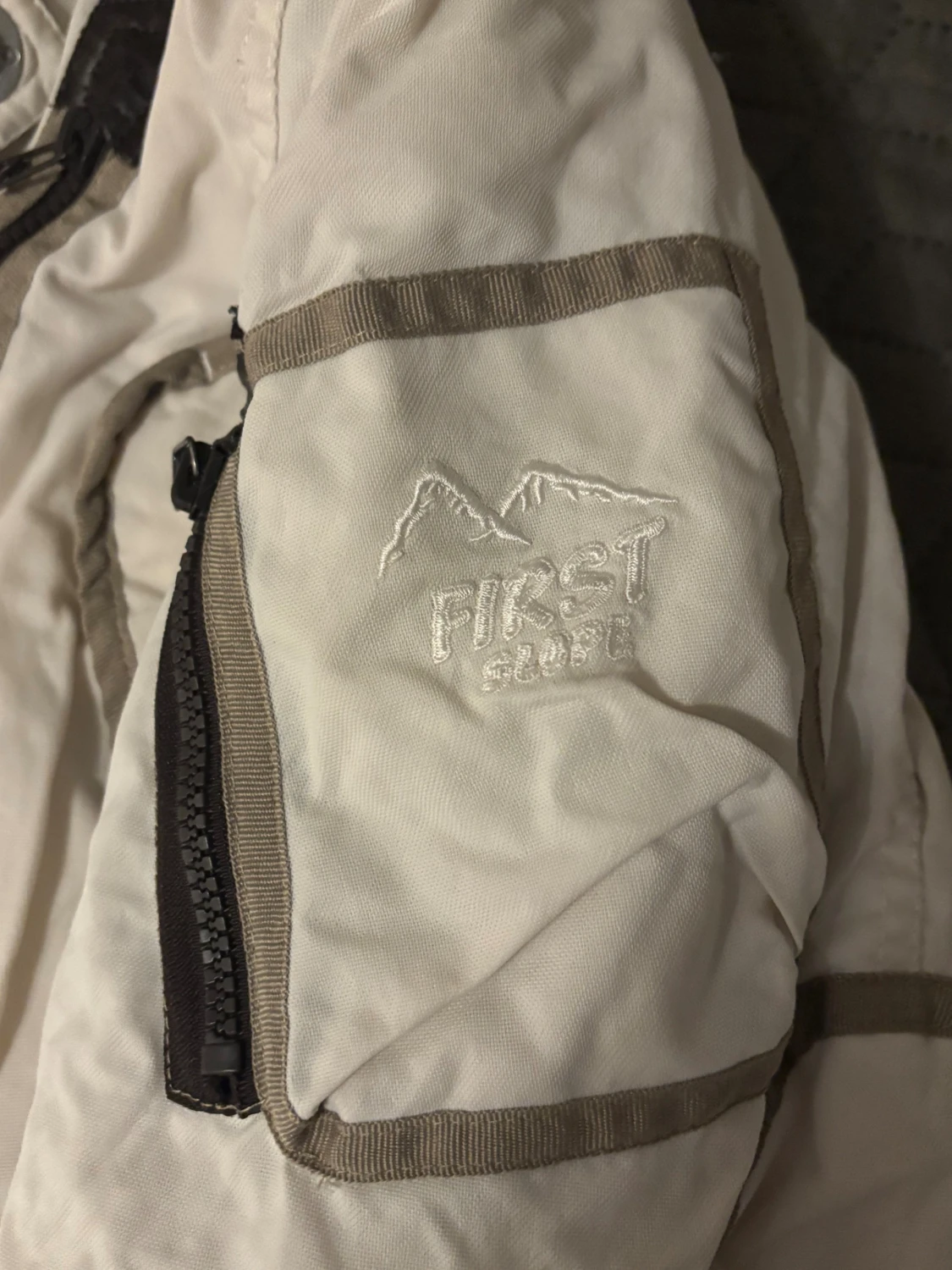 Vit dunjacka med päls från First Slope - 3