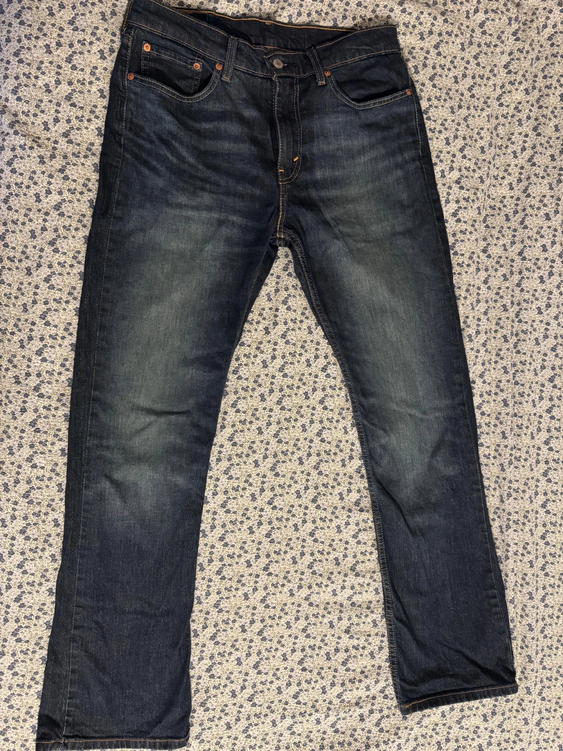 Levi's 527 mörkblå jeans W32 L34: 6 månader gamla